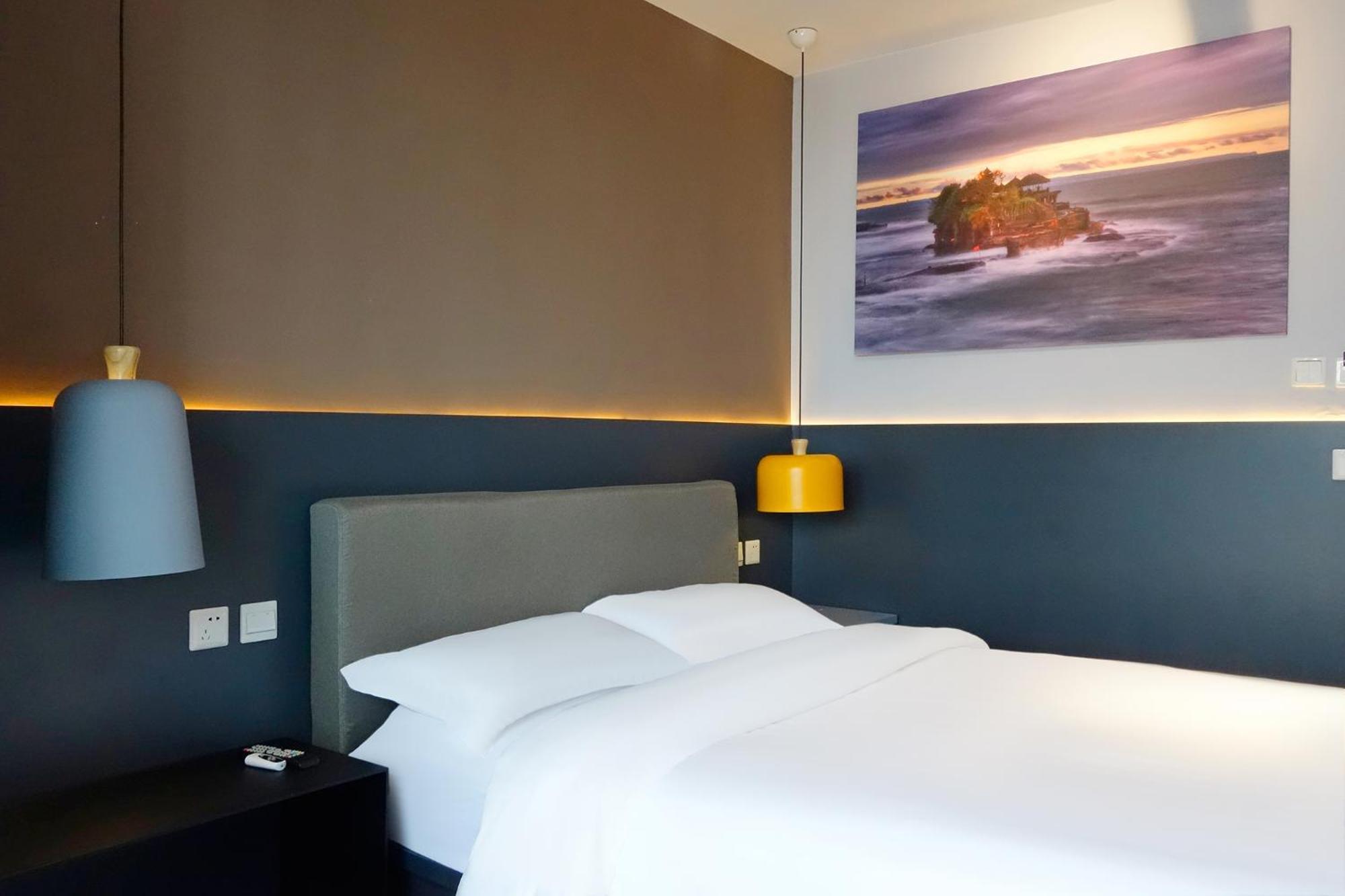 Kunming Upland International Youth Hostel Near The City Center ,2 Mins Walk To The Subway, 2 Mins Walk To The Green Lake, Close To Yuan Tong Temple, Old Street, Yunnan University, Convenient Payment And Visa Cards Are Accepted Exterior photo